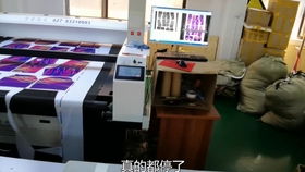 外贸服装厂距离放假还有两天,当前全厂还有二十几个员工在赶货中