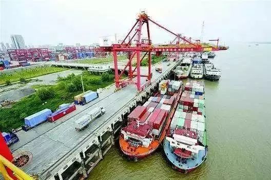突破100万辆 内河商品车滚装行业第一大港正在作业