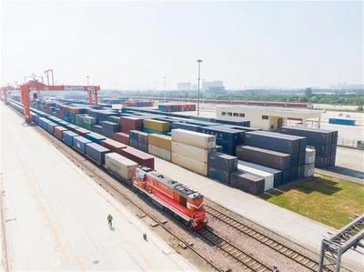 建功'一带一路' 湖北工建中欧国际货运列车首次通关开启湖北贸易新篇章